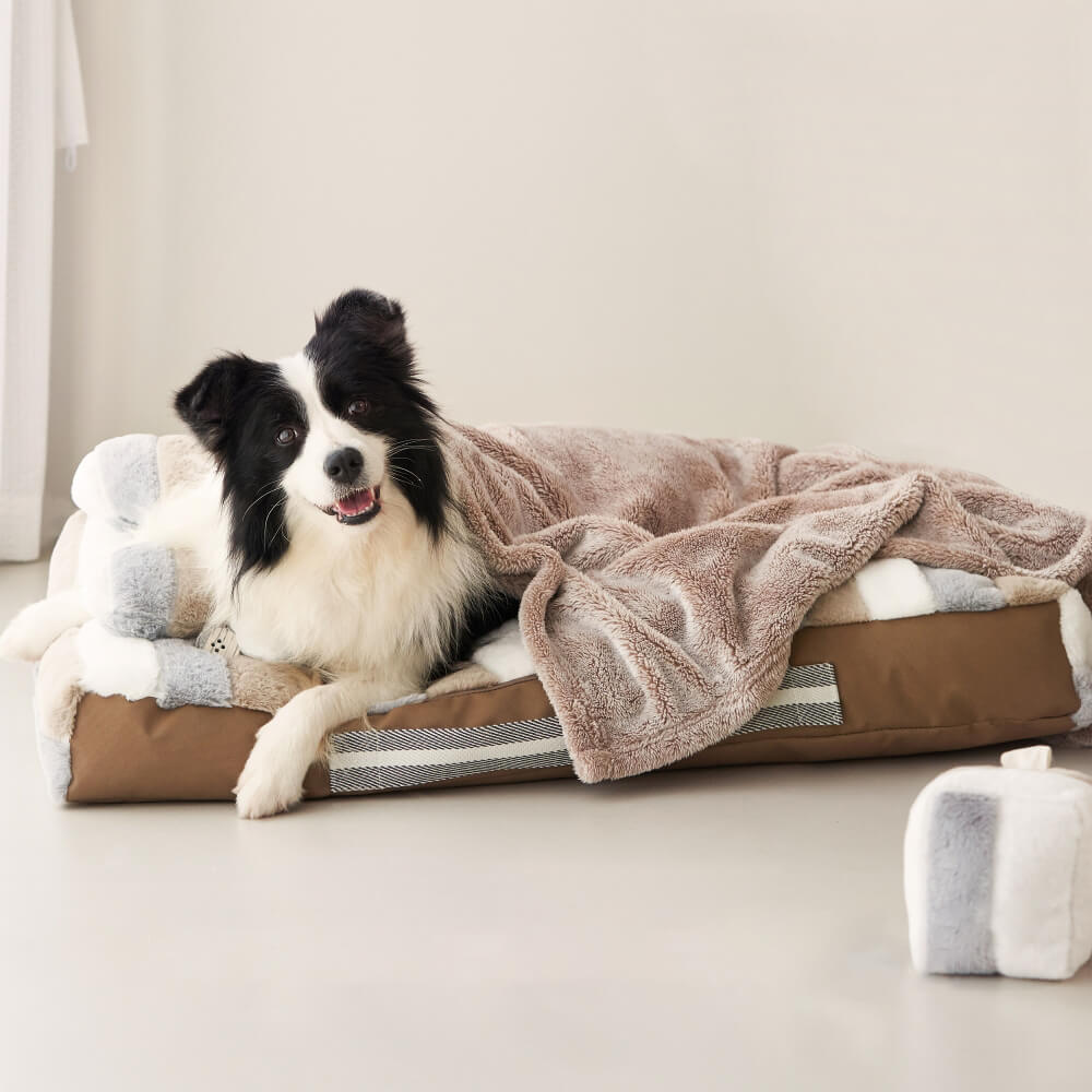 Deluxe-Hundebett aus gestreiftem Plüsch mit Kissen