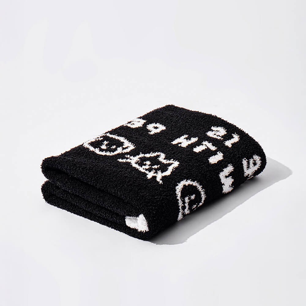 Reversible Black &amp; White Printed Dog &amp; Cat Blanket – Dual-Sided Comfort
