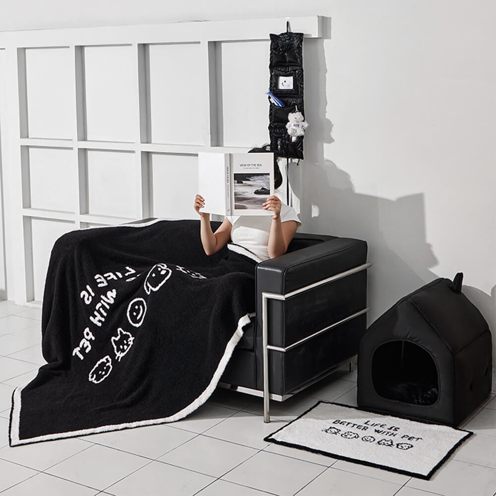 Reversible Black &amp; White Printed Dog &amp; Cat Blanket – Dual-Sided Comfort