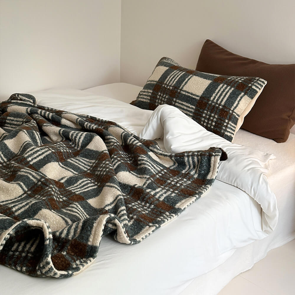 Refined Plaid Faux Lambswool Throw Blanket with Pom-Poms – Cozy &amp; Stylish Home Décor