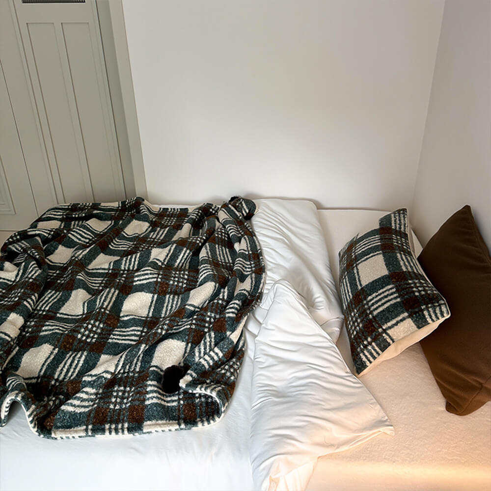 Refined Plaid Faux Lambswool Throw Blanket with Pom-Poms – Cozy &amp; Stylish Home Décor