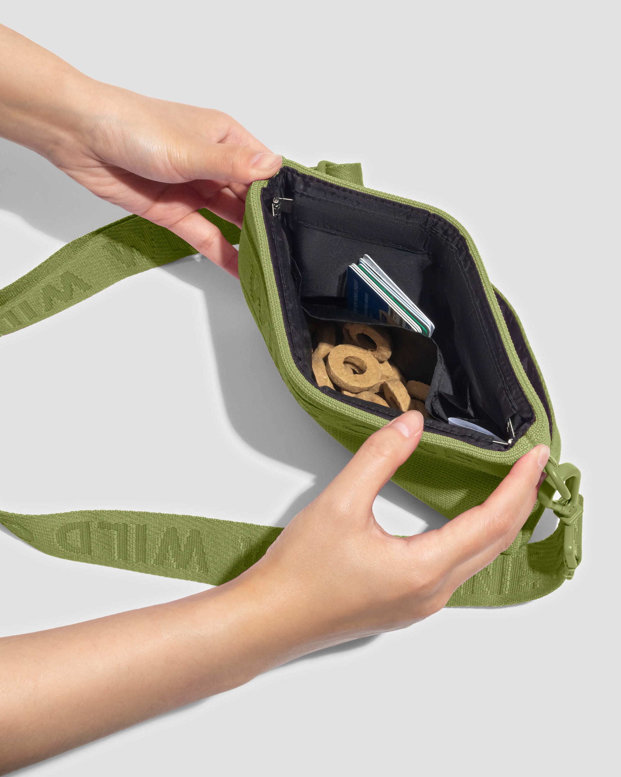 Treat Pouch – Convenient Pet Training Snack Bag